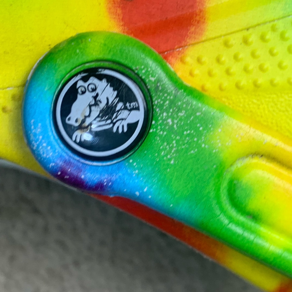 CROCS Classic Tie Dye Women’s Size 11 Men's Size 9 Primary colors Jibbitz - Picture 7 of 8